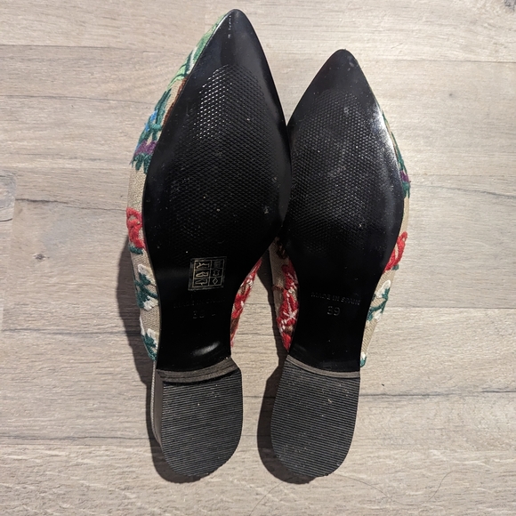 Intervalle Floral Embroidery Sandal- 39- EUC - Picture 2 of 5